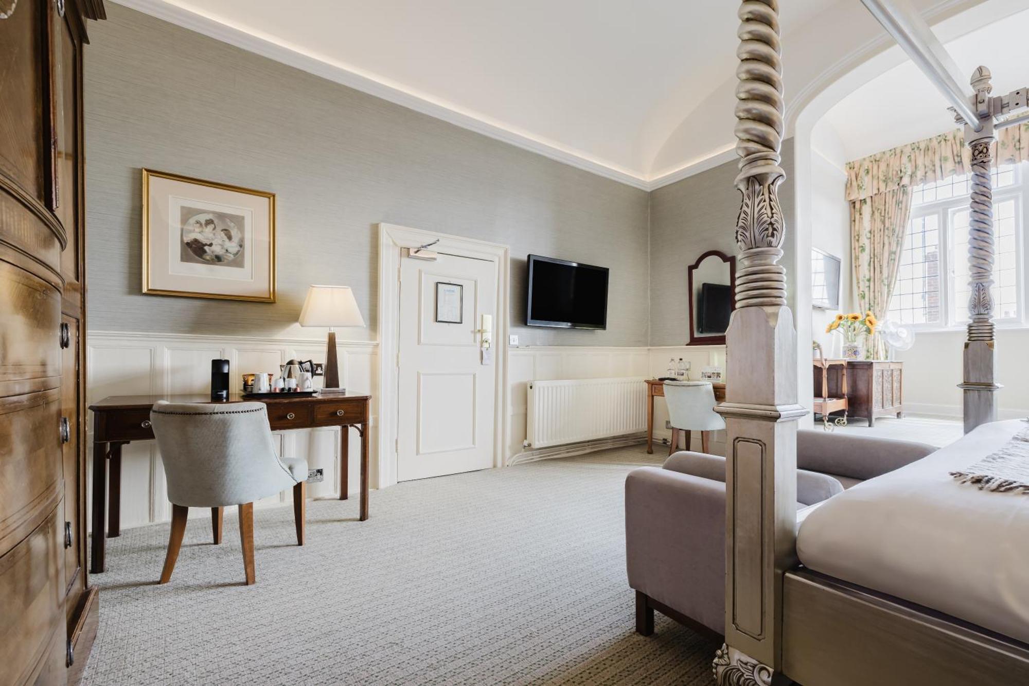 Royal Hotel
